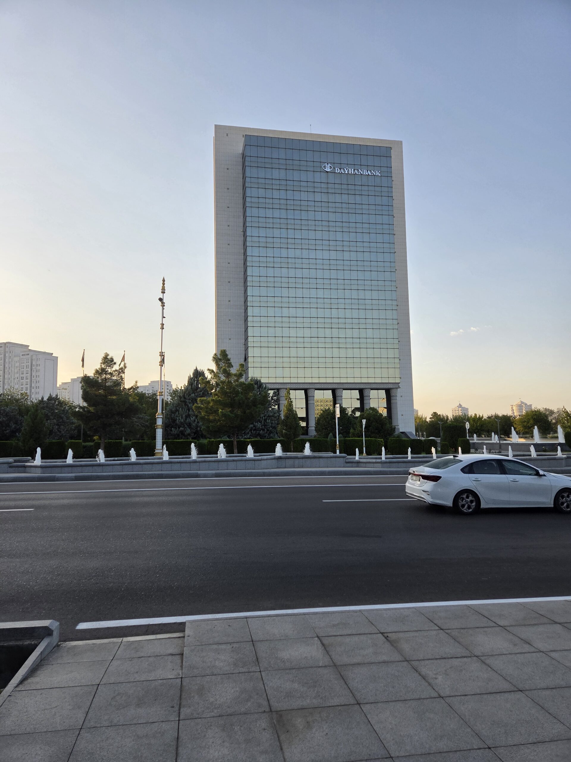 Aşgabatdaky Daýhanbank binasy